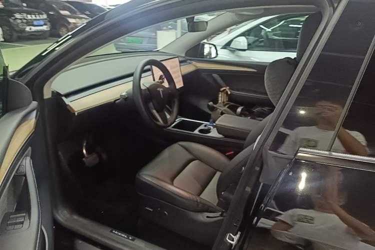 Used Tesla Model Y 2022 Rear-Wheel-Drive Version Driver Seat
