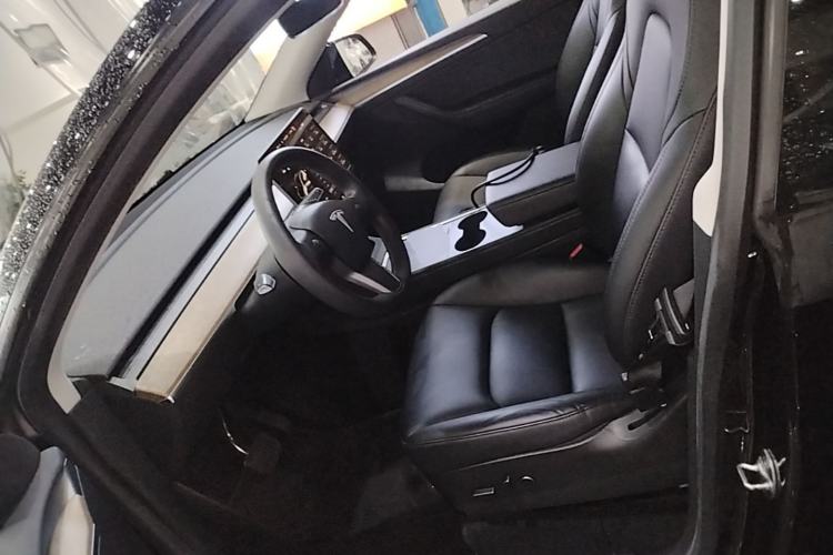Used Tesla Model Y 2022 Long-Range All-Wheel-Drive Version Driver Seat