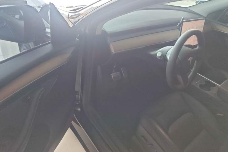 Used Tesla Model Y 2022 Long-Range All-Wheel-Drive Version Driver Seat