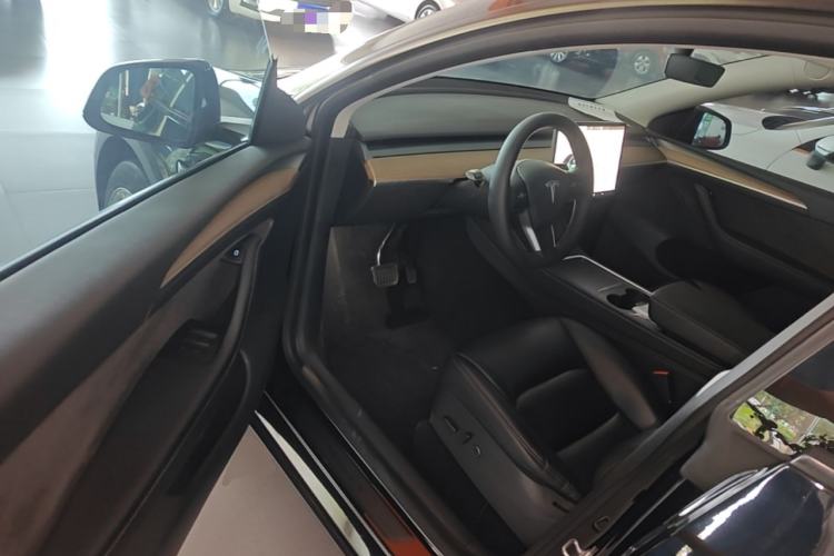 Used Tesla Model Y 2022 Long-Range All-Wheel-Drive Version Driver Seat