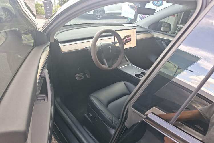 Used Tesla Model Y 2022 Rear-Wheel-Drive Version Driver Seat