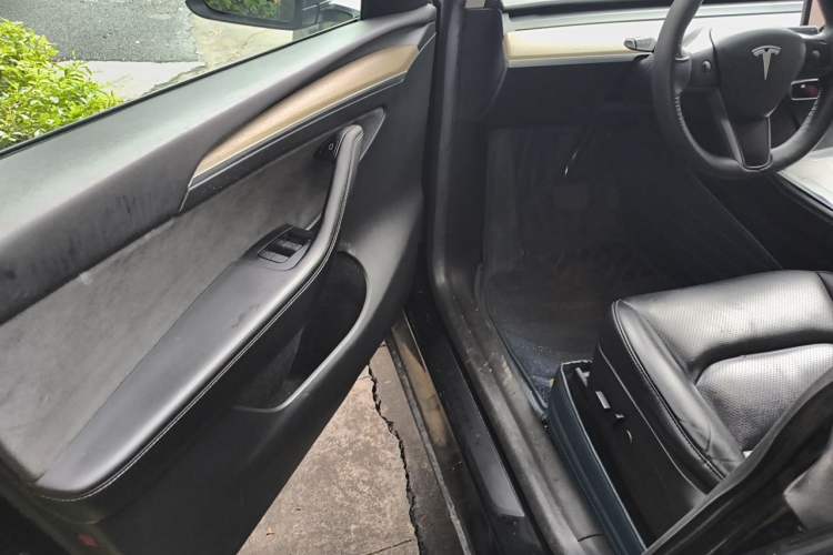 Used Tesla Model Y 2022 Rear-Wheel-Drive Version Driver Seat