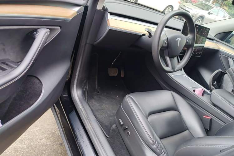 Used Tesla Model Y 2022 Rear-Wheel-Drive Version Driver Seat
