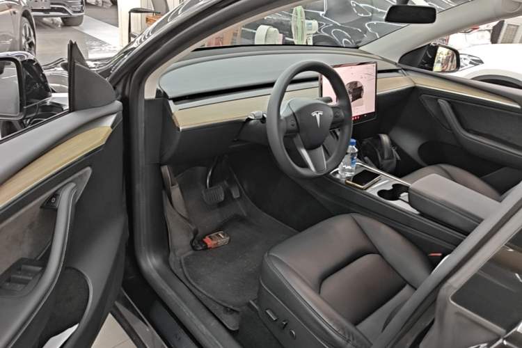 Used Tesla Model Y 2022 Rear-Wheel-Drive Version Driver Seat