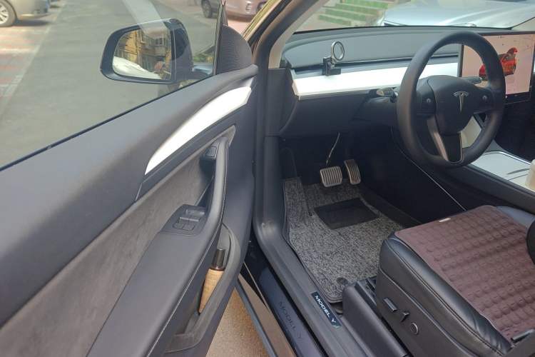 Used Tesla Model Y 2022 Long-Range All-Wheel-Drive Version Driver Seat