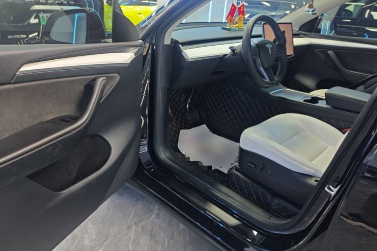 Used Tesla Model Y 2022 Long-Range All-Wheel-Drive Version Driver Seat