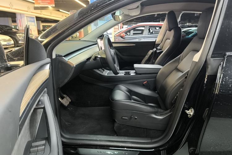 Used Tesla Model Y 2022 Long-Range All-Wheel-Drive Version Driver Seat