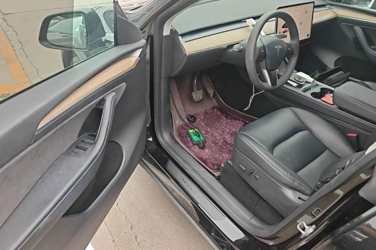 Used Tesla Model Y 2022 Long-Range All-Wheel-Drive Version Driver Seat