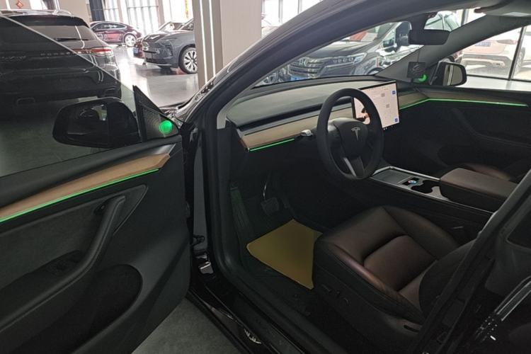 Used Tesla Model Y 2022 Long-Range All-Wheel-Drive Version Driver Seat