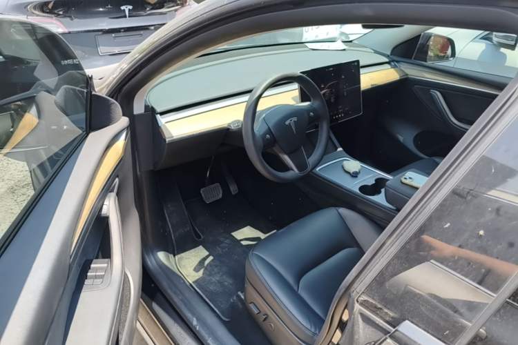 Used Tesla Model Y 2022 Long-Range All-Wheel-Drive Version Driver Seat