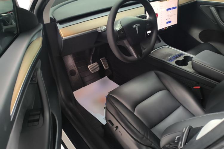 Used Tesla Model Y 2022 Long-Range All-Wheel-Drive Version Driver Seat