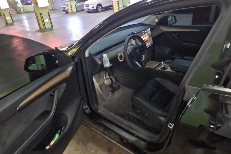 Used Tesla Model Y 2022 Long-Range All-Wheel-Drive Version Driver Seat