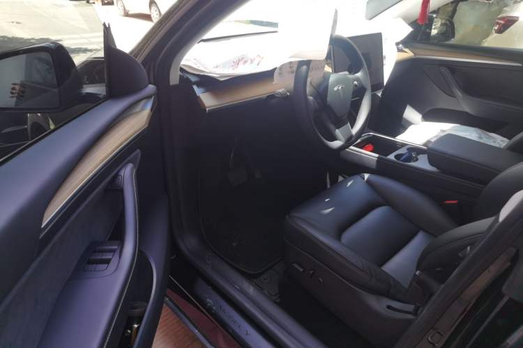 Used Tesla Model Y 2022 Long-Range All-Wheel-Drive Version Driver Seat
