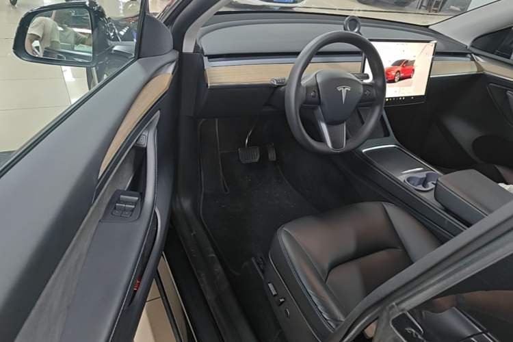 Used Tesla Model Y 2022 Rear-Wheel-Drive Version Driver Seat