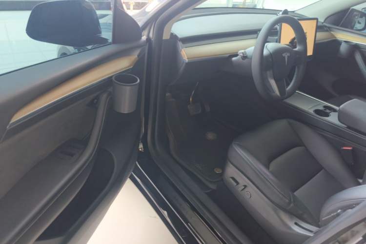 Used Tesla Model Y 2022 Long-Range All-Wheel-Drive Version Driver Seat