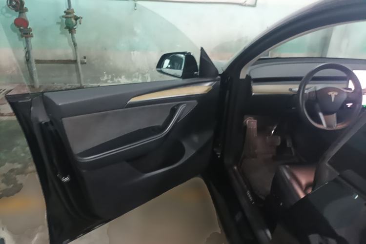 Used Tesla Model Y 2022 Long-Range All-Wheel-Drive Version Driver Seat