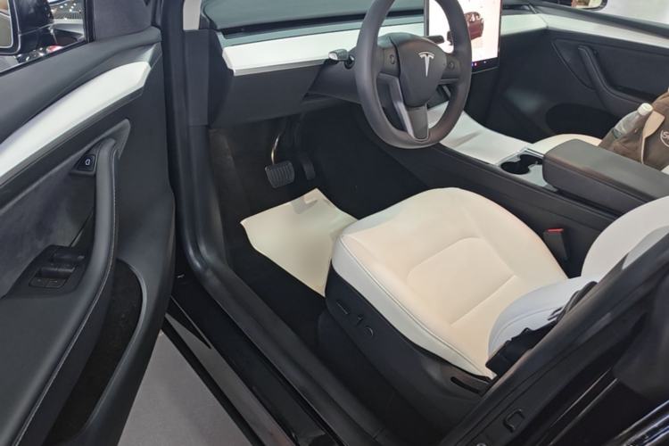 Used Tesla Model Y 2022 Rear-Wheel-Drive Version Driver Seat