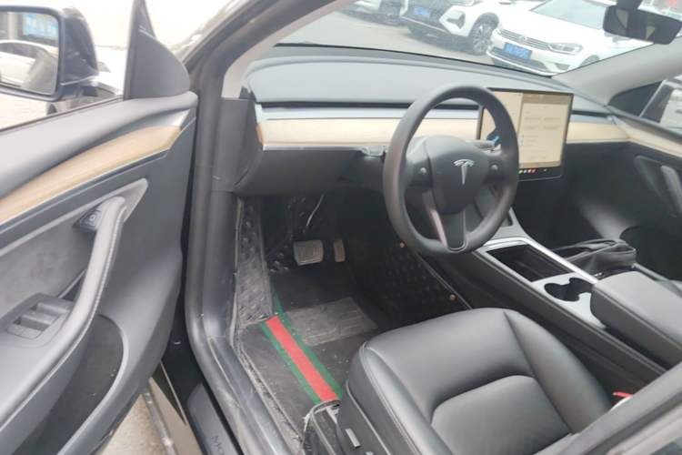 Used Tesla Model Y 2022 Long-Range All-Wheel-Drive Version Driver Seat