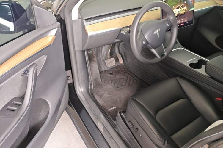 Used Tesla Model Y 2022 Rear-Wheel-Drive Version Driver Seat