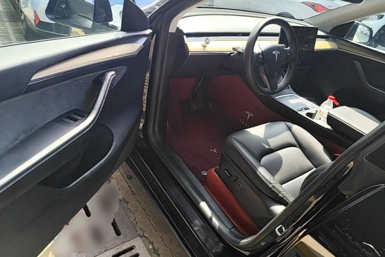 Used Tesla Model Y 2022 Long-Range All-Wheel-Drive Version Driver Seat