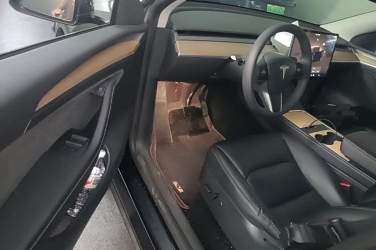 Used Tesla Model Y 2022 Long-Range All-Wheel-Drive Version Driver Seat