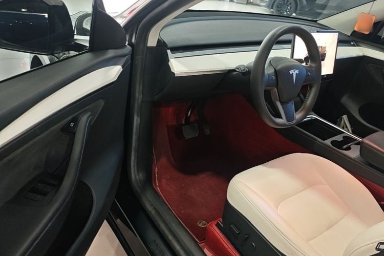 Used Tesla Model Y 2022 Long-Range All-Wheel-Drive Version Driver Seat