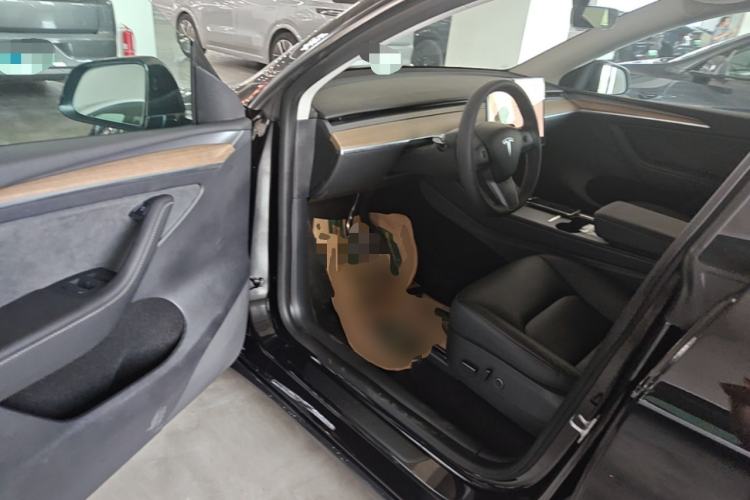 Used Tesla Model Y 2022 Long-Range All-Wheel-Drive Version Driver Seat