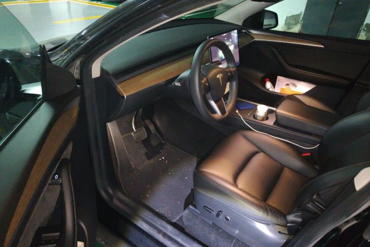 Used Tesla Model Y 2022 Long-Range All-Wheel-Drive Version Driver Seat