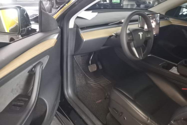 Used Tesla Model Y 2022 Rear-Wheel-Drive Version Driver Seat