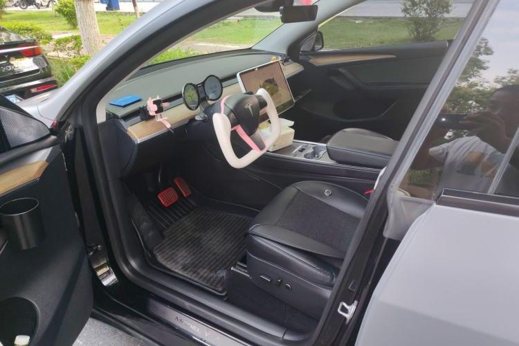 Used Tesla Model Y 2022 Long-Range All-Wheel-Drive Version Driver Seat