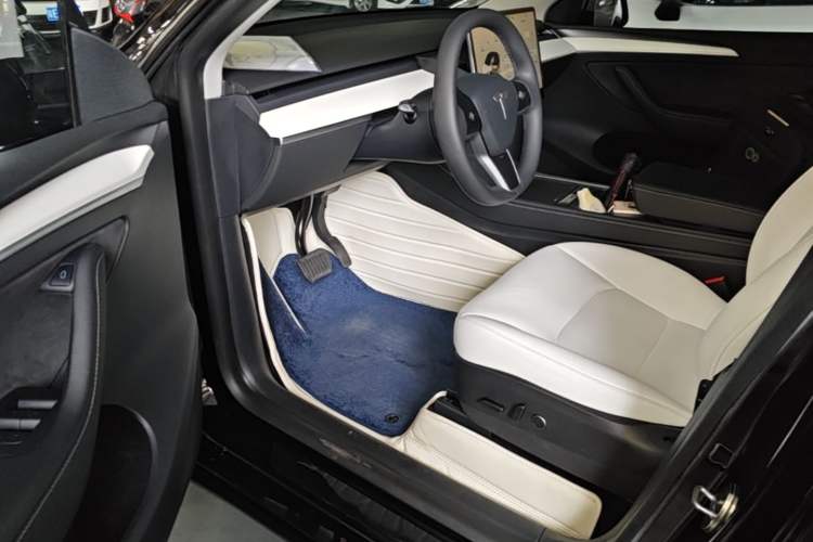 Used Tesla Model Y 2022 Long-Range All-Wheel-Drive Version Driver Seat