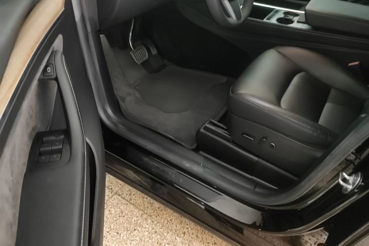 Used Tesla Model Y 2022 Rear-Wheel-Drive Version Driver Seat