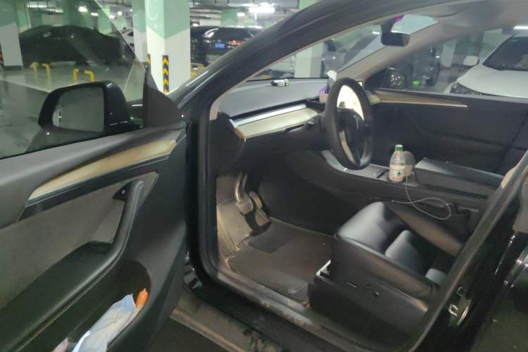 Used Tesla Model Y 2022 Long-Range All-Wheel-Drive Version Driver Seat