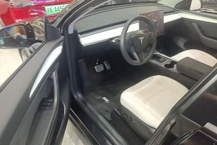 Used Tesla Model Y 2022 Rear-Wheel-Drive Version Driver Seat