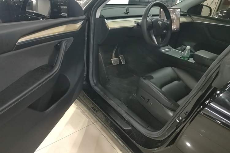 Used Tesla Model Y 2022 Rear-Wheel-Drive Version Driver Seat