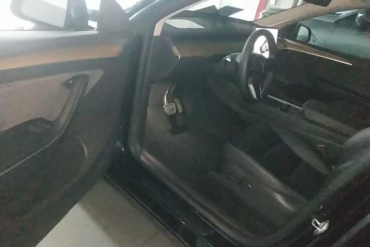 Used Tesla Model Y 2022 Rear-Wheel-Drive Version Driver Seat