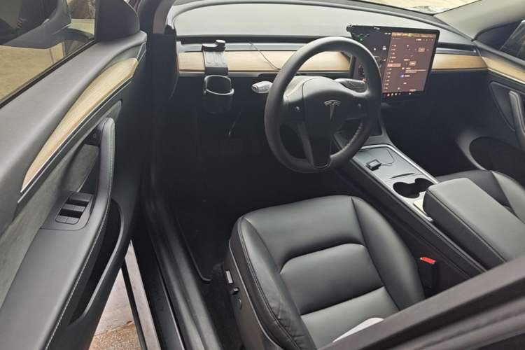 Used Tesla Model Y 2022 Rear-Wheel-Drive Version Driver Seat