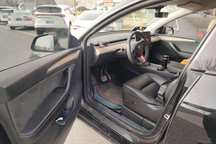 Used Tesla Model Y 2022 Long-Range All-Wheel-Drive Version Driver Seat