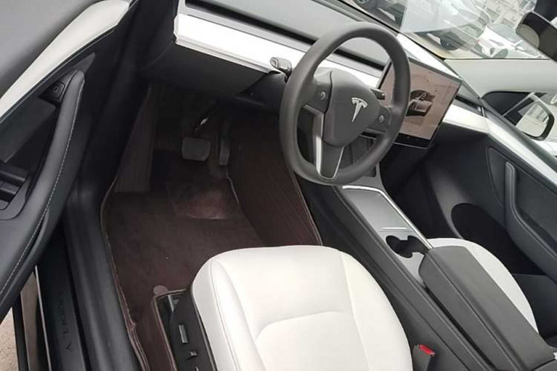 Used Tesla Model Y 2022 Long-Range All-Wheel-Drive Version Driver Seat