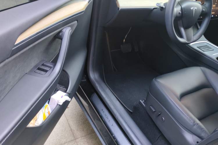 Used Tesla Model Y 2022 Rear-Wheel-Drive Version Driver Seat