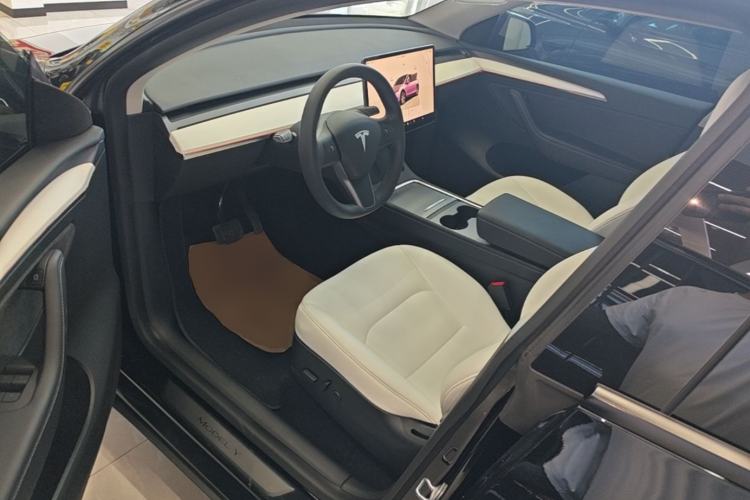 Used Tesla Model Y 2022 Long-Range All-Wheel-Drive Version Driver Seat