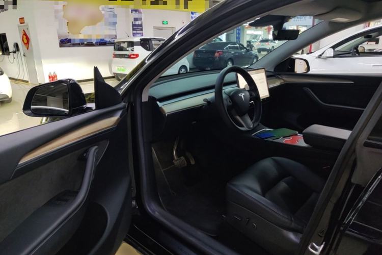 Used Tesla Model Y 2022 Long-Range All-Wheel-Drive Version Driver Seat