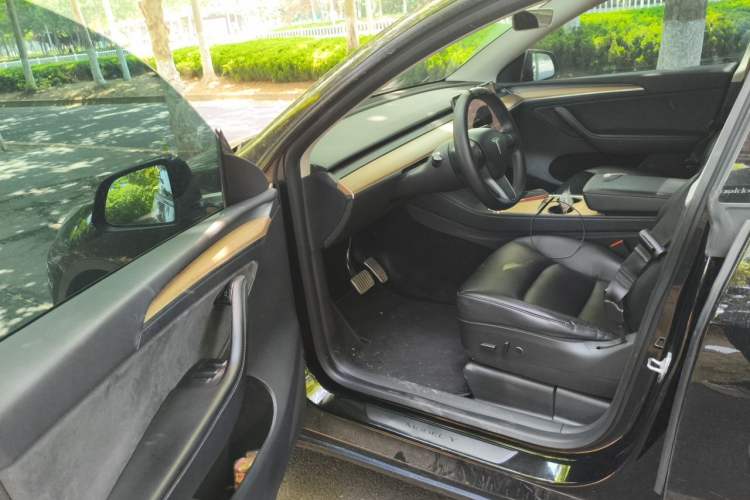 Used Tesla Model Y 2022 Long-Range All-Wheel-Drive Version Driver Seat