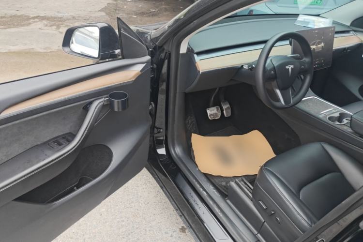Used Tesla Model Y 2022 Long-Range All-Wheel-Drive Version Driver Seat