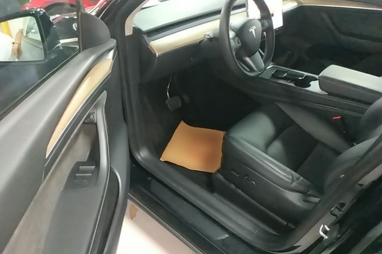 Used Tesla Model Y 2022 Long-Range All-Wheel-Drive Version Driver Seat
