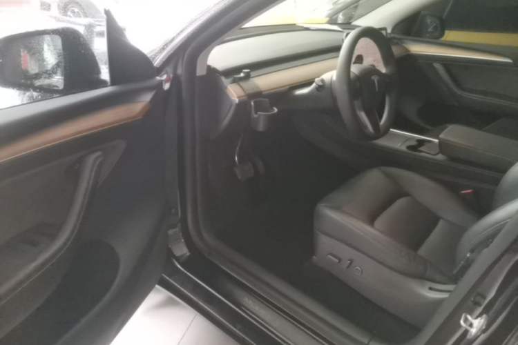 Used Tesla Model Y 2022 Long-Range All-Wheel-Drive Version Driver Seat