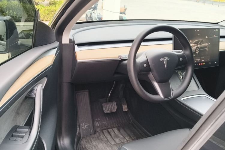 Used Tesla Model Y 2022 Long-Range All-Wheel-Drive Version Driver Seat