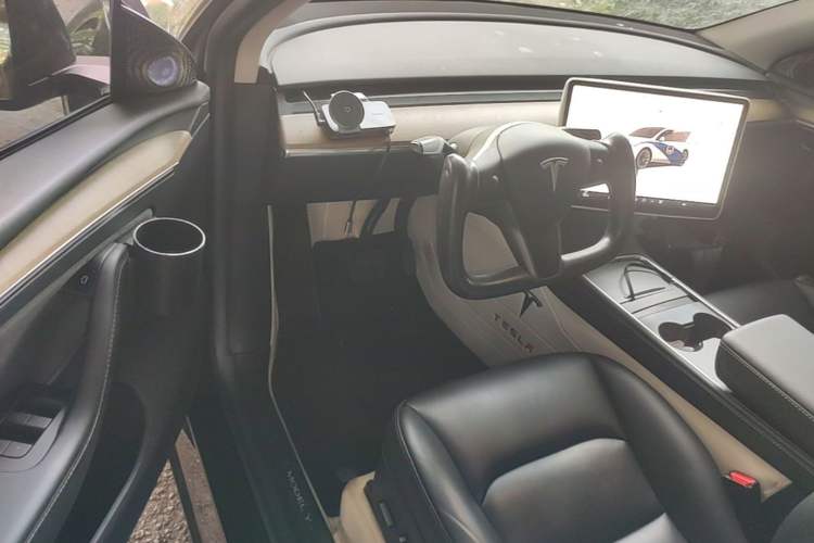 Used Tesla Model Y 2022 Long-Range All-Wheel-Drive Version Driver Seat