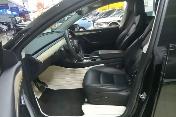Used Tesla Model Y 2022 Long-Range All-Wheel-Drive Version Driver Seat