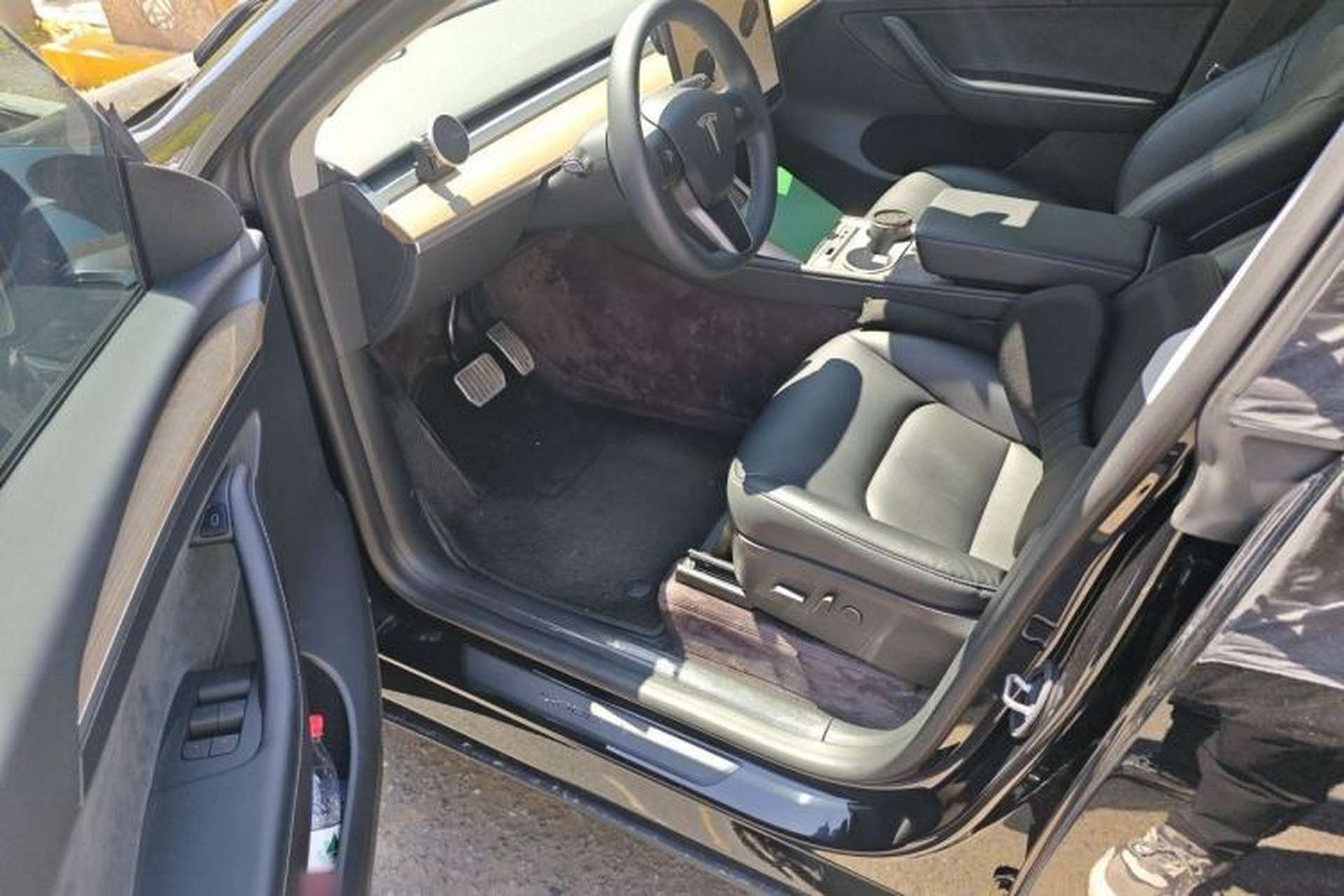 Used Tesla Model Y 2022 Long-Range All-Wheel-Drive Version Driver Seat